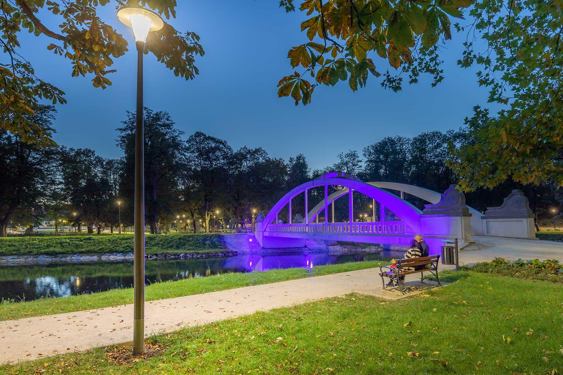 Pilzeo luminaires create a cosy ambiance for Central Park in Swidnica so residents can escape the city buzz and relax in this urban oasis