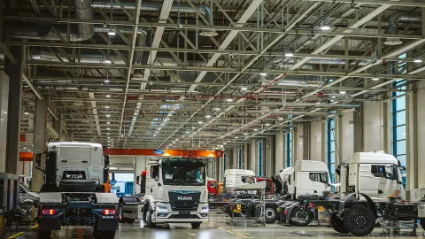 Energy-efficient INDU BAY industrial luminaires provides the required lighting levels at MAN industrial plant with low maintenance costs